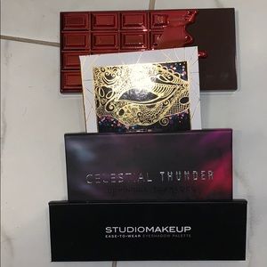 Eye shadow palette bundle